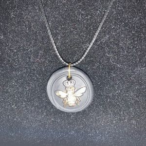 Queen 👑 Bee necklace